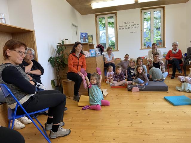 Kinder bei der Buchvorstellung