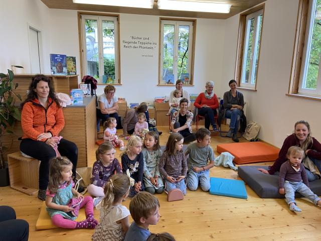 Kinder bei der Buchvorstellung