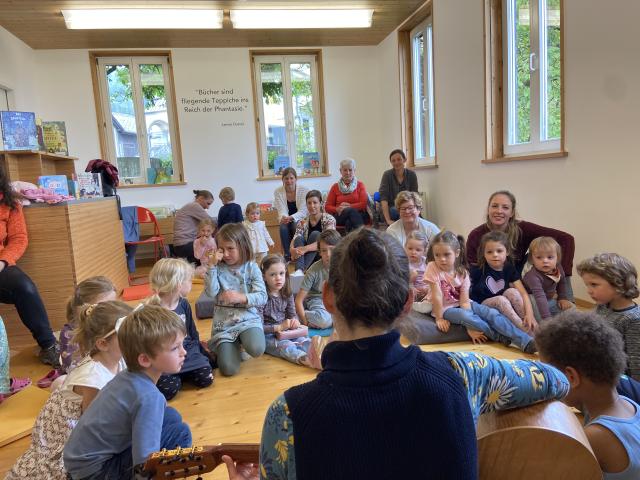 Kinder bei der Buchvorstellung