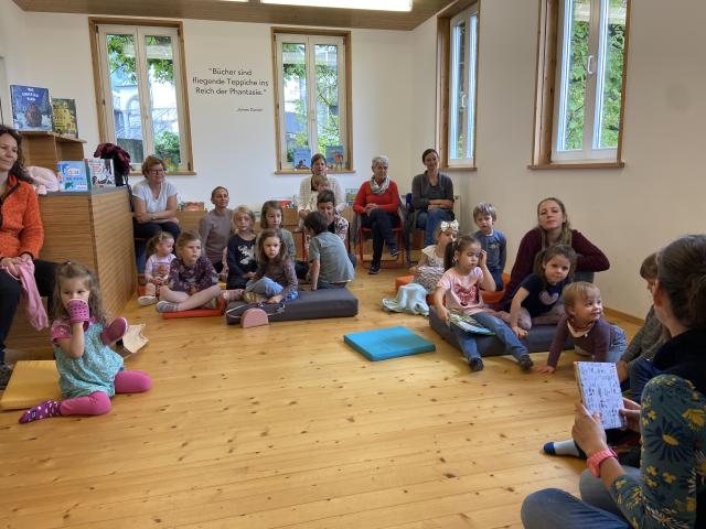 Kinder bei der Buchvorstellung